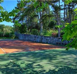 6 bedroom villa with large pool and tennis court near Arezzo, Southern Tuscany, sleeps 12